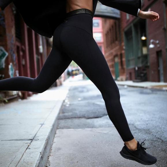 **SOLD** Lululemon Principal Dancer Golden tights - Picture 6 of 10